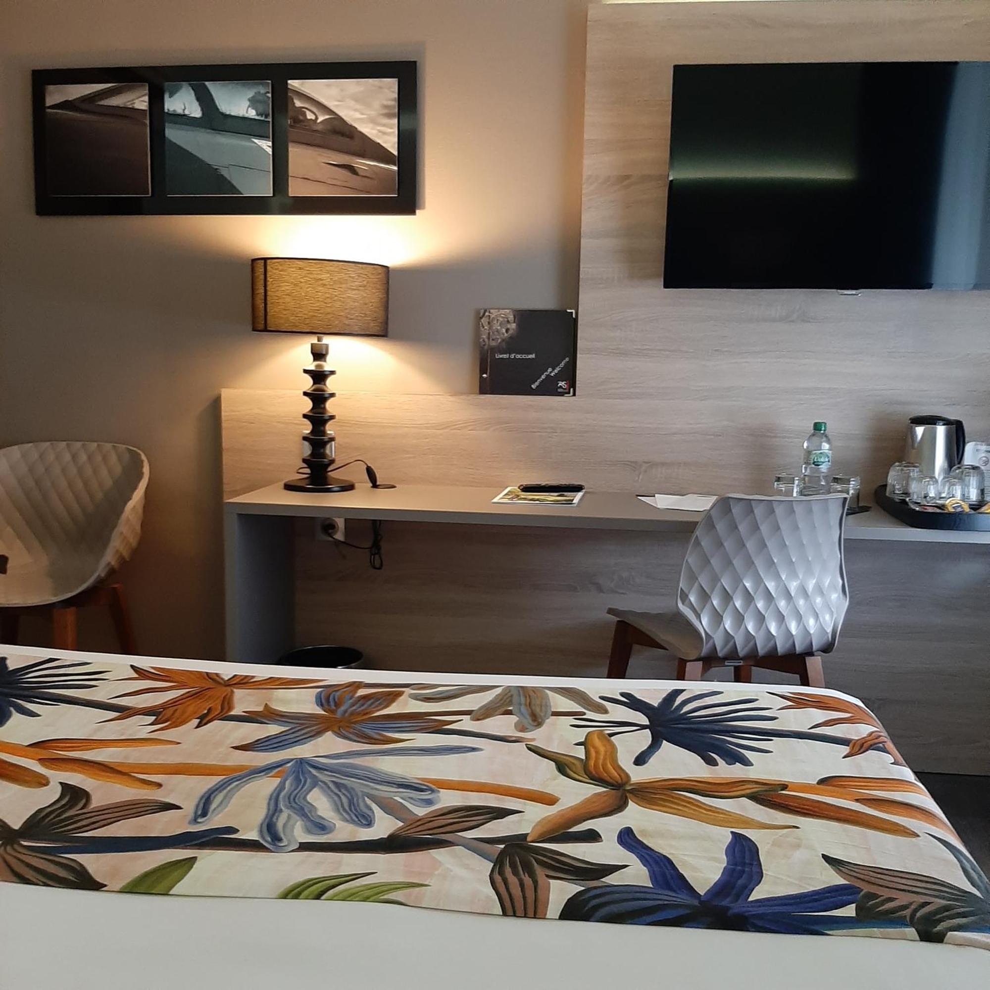 Logis Hotel Relais Saint Jacques - Chateauroux Déols Esterno foto