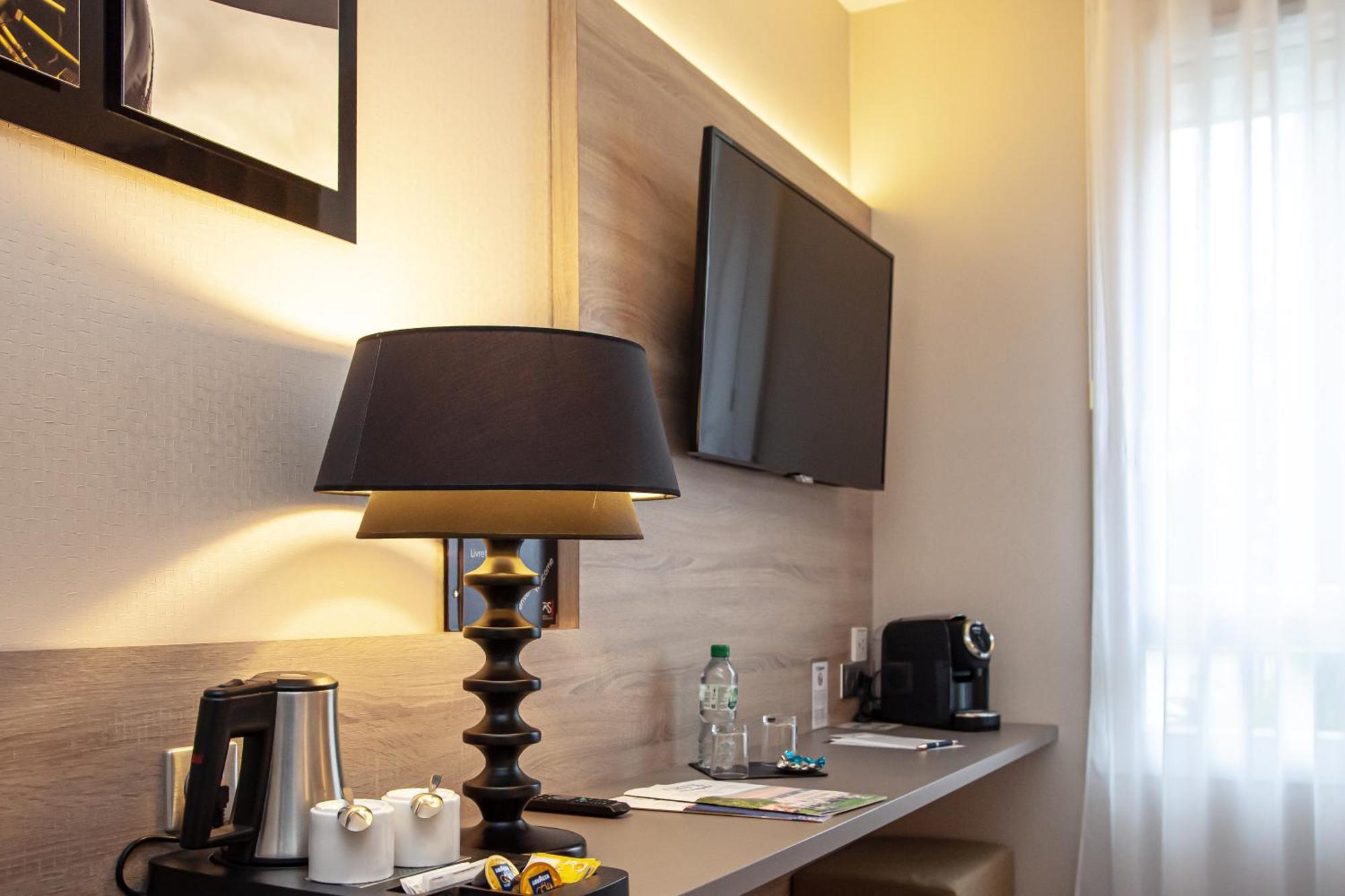 Logis Hotel Relais Saint Jacques - Chateauroux Déols Esterno foto