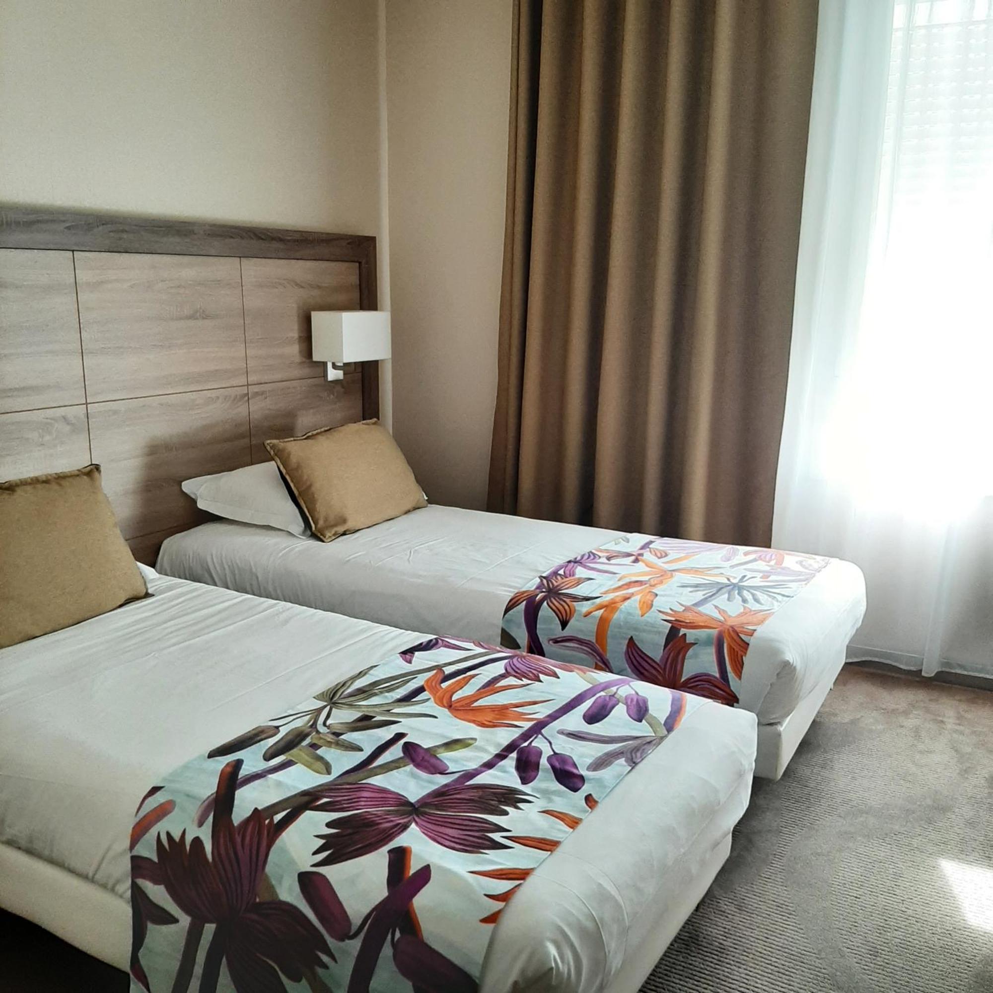 Logis Hotel Relais Saint Jacques - Chateauroux Déols Esterno foto