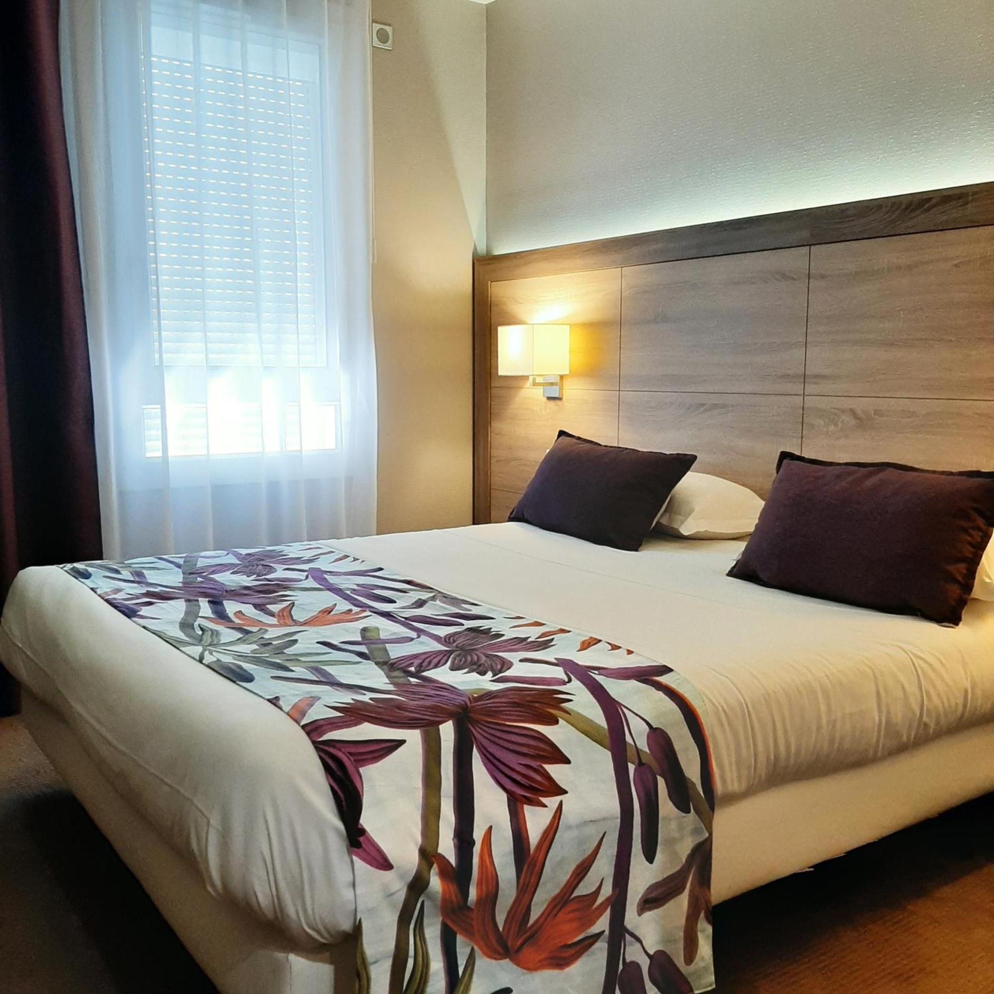 Logis Hotel Relais Saint Jacques - Chateauroux Déols Esterno foto